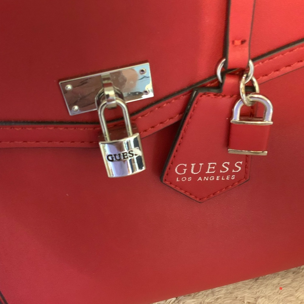 GUESS - Picture 3 of 11